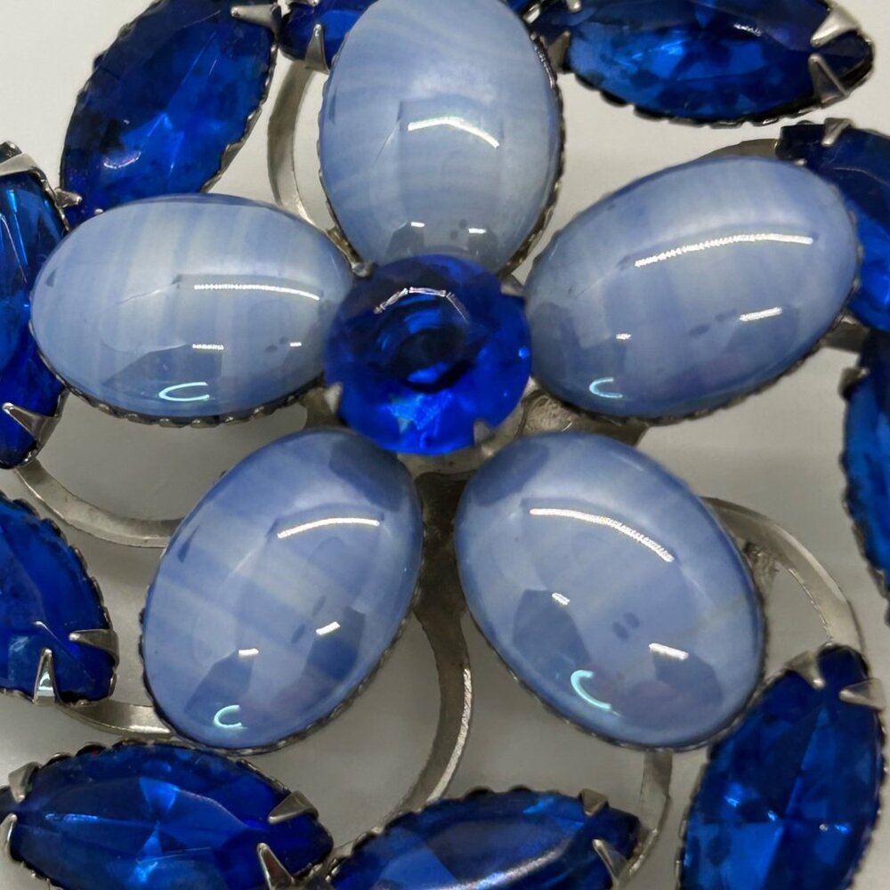 Vintage Blue Cabochon Brooch Rhinestone Floral Acrylic Plastics1940s-1950s Rivet - Picture 14 of 15